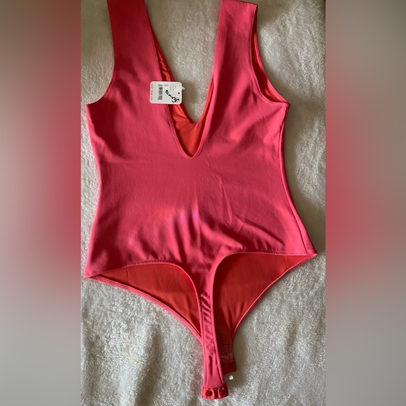 NWT FP Intimately “Keep it Sleek V Neck Thong” Salmon Bodysuit Sm Electr… - Picture 11 of 15